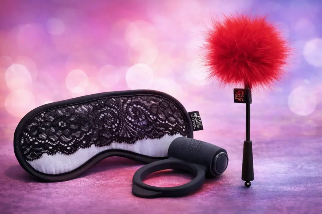 erotikus-jatekok-paroknak-szemkoto-penisz-gyuru-cirogato-fifty-shades-of-gray